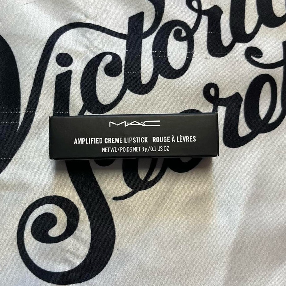 MAC amplified creme lipstick in Lured In 3g/0.1oz - Picture 2 of 4